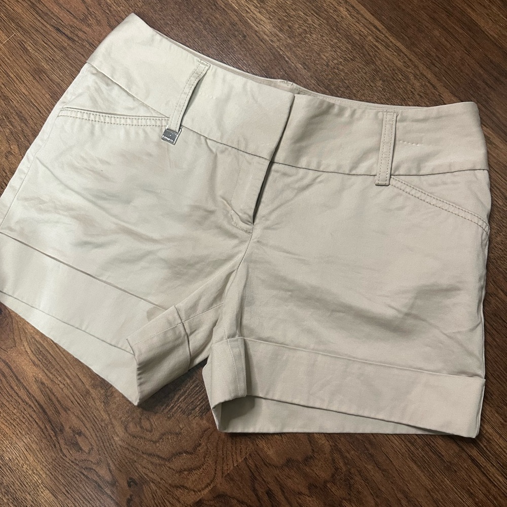 EXPRESS Tailored Shorts in khakiâ